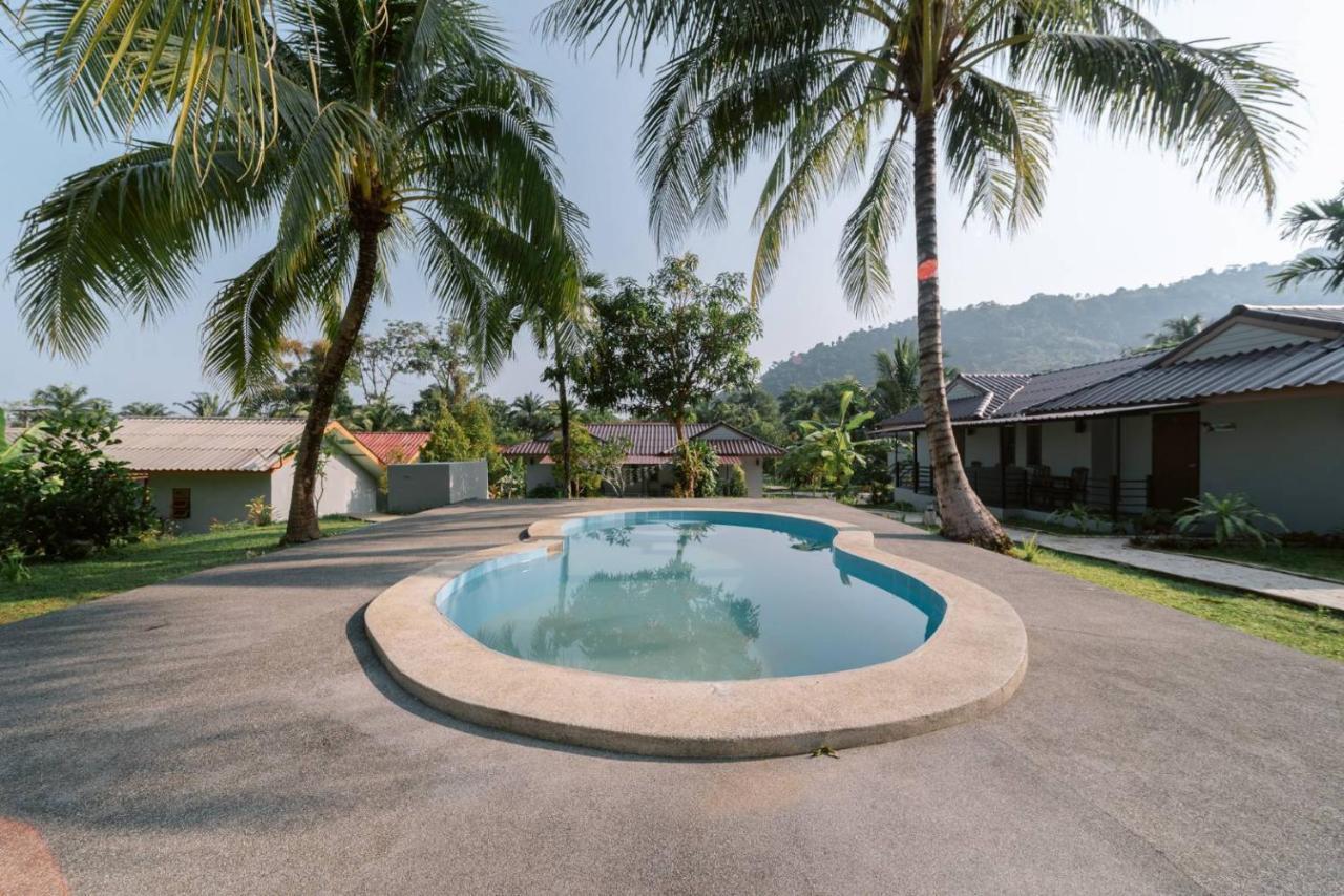 Surfer'S Village Khao Lak Luaran gambar